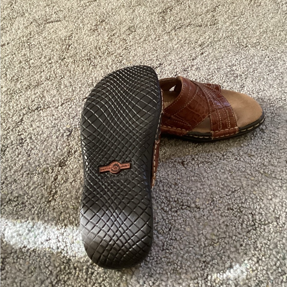 Women's Earth Spirit Brown Sandals - Picture 2 of 2